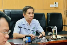 Phó Giáo sư, Tiến sĩ Nguyễn Mạnh Khánh, Phó Giám đốc Bệnh viện chủ trì hội chẩn trực tuyến.