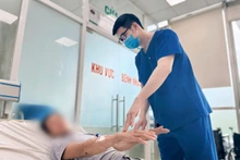 Bệnh nhân được cấp cứu tại Bệnh viện Bệnh Nhiệt đới Trung ương.