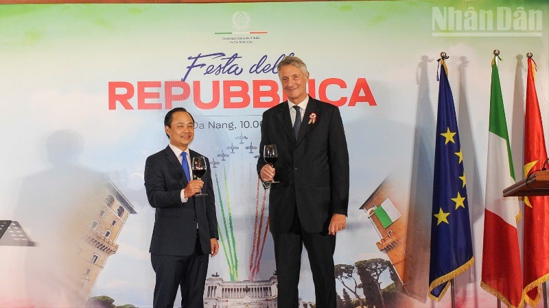 Các đại biểu tại buổi Lễ kỷ niệm 79 năm Quốc khánh Cộng hòa Italia.