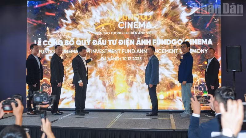 Các đại biểu thực hiện nghi thức công bố Quỹ đầu tư điện ảnh FUNDGO Cinema.