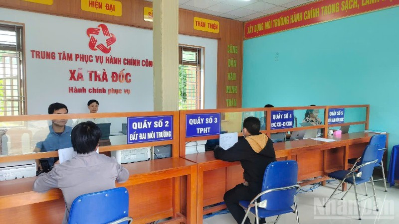 Trung tâm phục vụ hành chính công xã Trà Đốc hoạt động phục vụ thủ tục hành chính cho người dân. ndo_br_3915ba27bebc09e250ad-4100.jpg