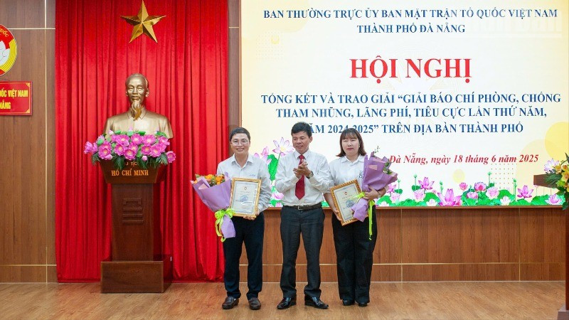 Trao 2 giải A cho các tác giả, nhóm tác giả. ndo_tr_3db5849f-9b35-4af7-8ebf-2595fdfd90e6-6640.jpg