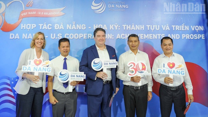 Các đại biểu chụp hình lưu niệm. ndo_tr_5491b29d-c221-4f25-93ca-1459a0e47f4b-8657.jpg