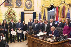 [Video] Tổng thống Mỹ tuyên bố "sớm" tấn công trên bộ tại Venezuela 