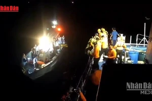 [Video] Philippines: Chìm phà chở 359 người, ít nhất 15 người thiệt mạng