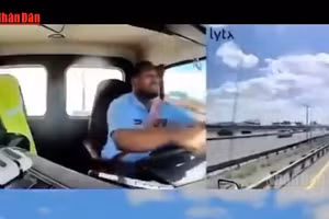 [Video] Máy bay chở 231 người va vào cột đèn khi hạ cánh tại Mỹ 
