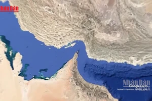 [Video] Giá dầu, vàng tăng, thị trường tài chính biến động vì eo biển Hormuz 