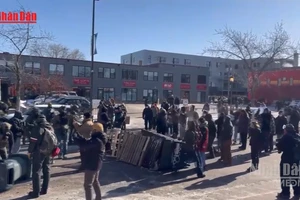 [Video] Biểu tình lan rộng tại Mỹ phản đối chiến dịch truy quét nhập cư của ICE