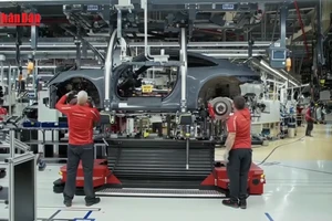 [Video] EU xem xét nới mục tiêu phát thải, cho phép xe xăng tồn tại sau 2035 