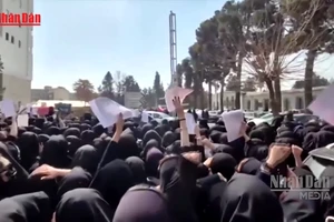 [Video] Sinh viên Iran tại Tehran xuống đường biểu tình ngày thứ ba liên tiếp 