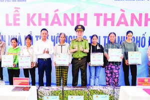 Công an Đà Nẵng bàn giao nhà hỗ trợ hộ nghèo
