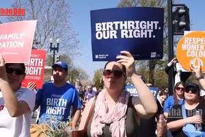 [Video] Mỹ tăng cường điều tra mạng lưới “du lịch sinh con” lấy quốc tịch 