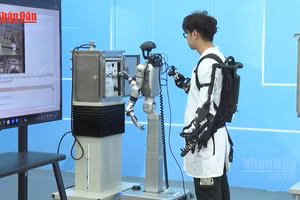 [Video] Trung Quốc phát triển robot thay thế công nhân ngành điện 