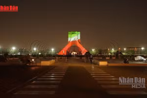 [Video] Iran bác bỏ ngừng bắn tạm thời, Mỹ đe dọa gia tăng tấn công 