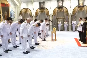 [Video] Chính phủ liên minh mới của Thái Lan tuyên thệ nhậm chức 