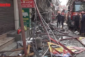 [Video] Ấn Độ: Cháy nhà nhiều tầng tại New Delhi, 12 người thương vong 