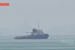 [Video] Tàu thuyền “đứng yên” tại Eo biển Hormuz, đàm phán Mỹ – Iran đình trệ 