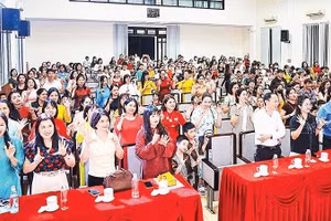 Lãnh đạo ngành giáo dục Hải Phòng và cán bộ quản lý các trường mầm non dự chuyên đề “Chuẩn bị tâm thế sẵn sàng cho trẻ mẫu giáo vào lớp 1”.