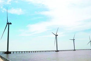 Dự án điện gió ven biển xã Vĩnh Hải, thành phố Cần Thơ tạo nguồn năng lượng sạch phát triển kinh tế. (Ảnh THẠCH HỒNG)