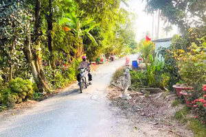 Đoạn đường tại mương cống Sáu Xứng gây nguy hiểm cho người tham gia giao thông.