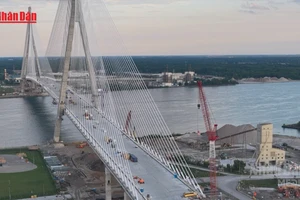 [Video] Tổng thống Mỹ D. Trump cảnh báo chặn cầu nối Mỹ và Canada 