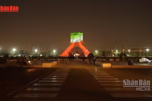 [Video] Iran đóng Eo biển Hormuz, dọa hủy lệnh ngừng bắn 