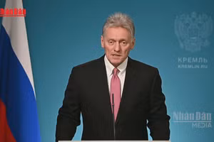 [Video] Tàu chiến Nga hộ tống tàu chở dầu bị Anh trừng phạt qua Eo biển Manche 