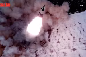 [Video] Triều Tiên thử nghiệm tên lửa gắn đầu đạn chùm 