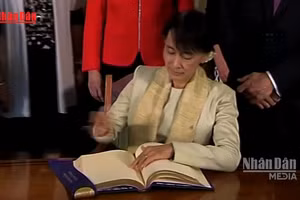 [Video] Myanmar ân xá cựu Tổng thống Win Myint, giảm án cho bà Aung San Suu Kyi 