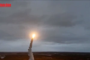 [Video] Triều Tiên thử tên lửa phòng không mới, hé lộ tàu ngầm chiến lược 