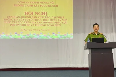 Trung tá Đinh Thanh Hà, Phó Đội trưởng phụ trách Đội chữa cháy và cứu nạn, cứu hộ khu vực số 18 - Phòng Cảnh sát Phòng cháy, chữa cháy và cứu nạn cứu hộ phát biểu tại hội nghị. 