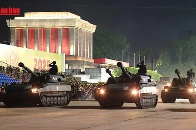 [Video] "Tổng hợp luyện diễu binh, diễu hành A80 tại Quảng trường Ba Đình"