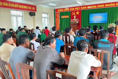 Buổi tuyên truyền nằm trong kế hoạch đợt cao điểm chống khai thác bất hợp pháp, không báo cáo và không theo quy định (IUU) do Đồn Biên phòng cửa khẩu cảng An Thới tổ chức. (Ảnh: VĂN ĐỨC)