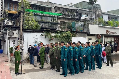 Các lực lượng bốn tại chỗ tham gia diễn tập. (Ảnh: Hà Nhung)