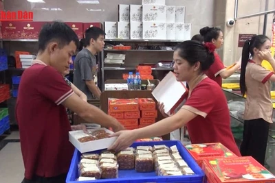 [Video] Bánh Trung thu truyền thống hút khách