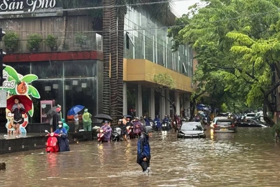 Mưa lớn trên diện rộng khiến nhiều điểm ngập úng tại Thủ đô Hà Nội.