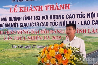 Đồng chí Trần Huy Tuấn, Chủ tịch Ủy ban nhân dân tỉnh Lào Cai phát biểu tại lễ khánh thành. (Ảnh: THANH SƠN)
