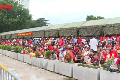 [Video] “Dòng người nô nức về Quảng trường Ba Đình dự lễ diễu binh” 