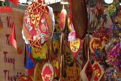 [Video] Hàng Mã rực rỡ trước Trung thu