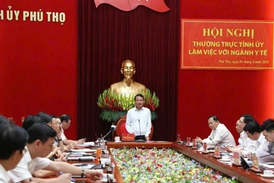 Thường trực Tỉnh ủy Phú Thọ làm việc với ngành y tế.