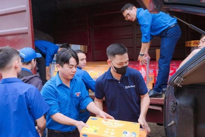 Từ ngày 10/10 đến 24/11, Tổng công ty Đường sắt Việt Nam đã tổ chức vận chuyển 15.334 kiện hàng thiết yếu đến tay người dân vùng lũ.