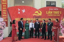 Các đại biểu dự Đại hội Đảng bộ phường Vĩnh Phúc.