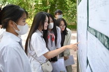 Thí sinh xem danh sách và phòng thi tại điểm thi.