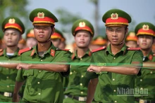 Dù thời tiết khắc nghiệt, các chiến sĩ vẫn kiên trì bắt đầu buổi tập luyện.