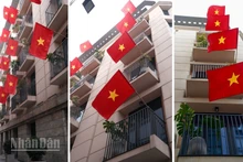 [Video] Giới trẻ đổ xô "săn" khoảnh khắc trong không khí Quốc khánh