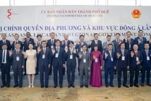 Các đại biểu chụp hình lưu niệm tại hội nghị.