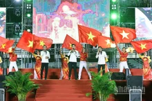 Các tác phẩm được biểu diễn tại chương trình ca ngợi tinh thần đoàn kết, tình yêu quê hương đất nước.