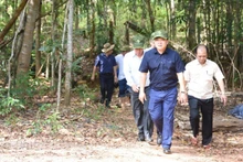 Lãnh đạo tỉnh Đồng Nai băng rừng khảo sát xây dựng cầu Mã Đà và tuyến giao thông kết nối.