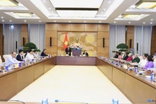 Phó Chủ tịch Quốc hội Vũ Hồng Thanh phát biểu tại cuộc gặp mặt.