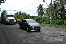 Quốc lộ 61 đoạn qua địa bàn tỉnh An Giang xuống cấp gây nguy hiểm cho người tham gia giao thông